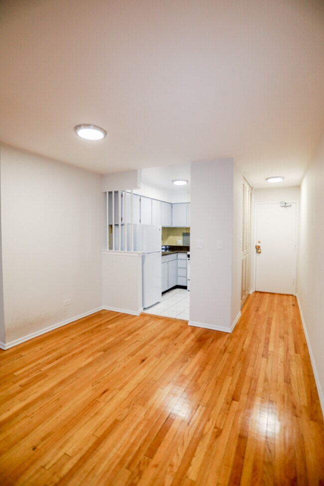 Foto del edificio - 6233 N Winthrop Ave