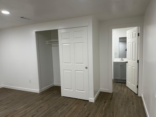 Building Photo - 2506 N Geranium Dr