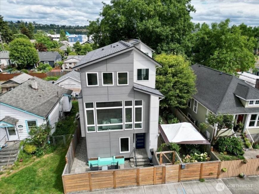 Primary Photo - 3 bedroom in Seattle WA 98108