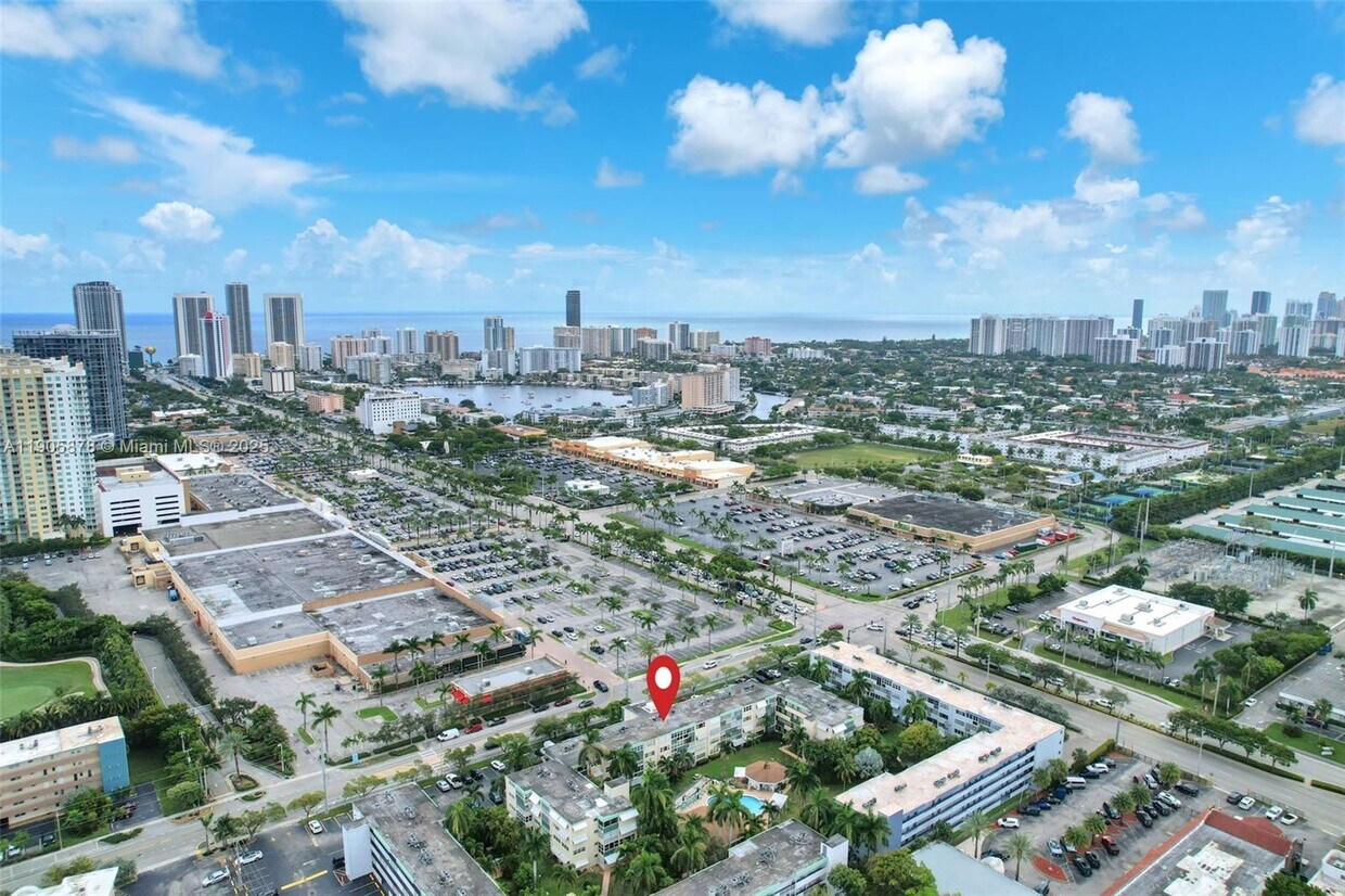 Primary Photo - 1333 E Hallandale Beach Blvd