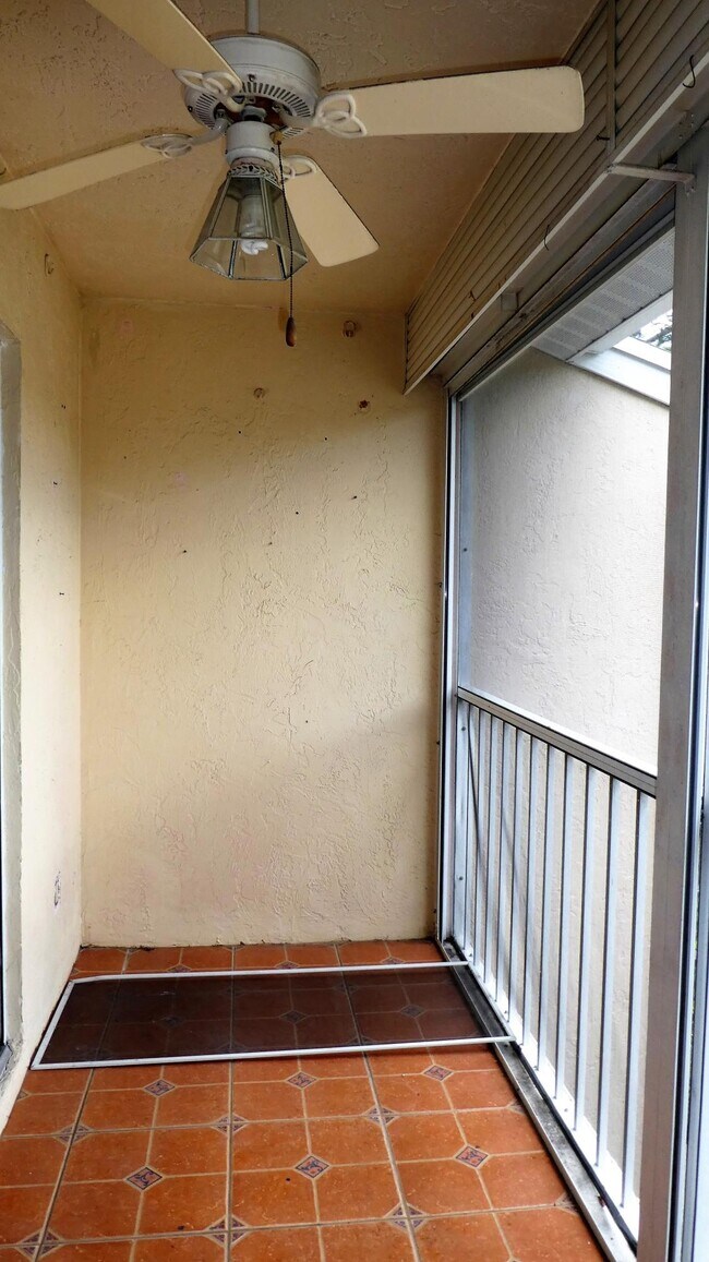 Building Photo - 13750 Oneida Dr