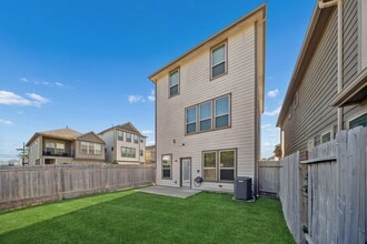 Building Photo - 8604 Hollyoaks Creek Ln