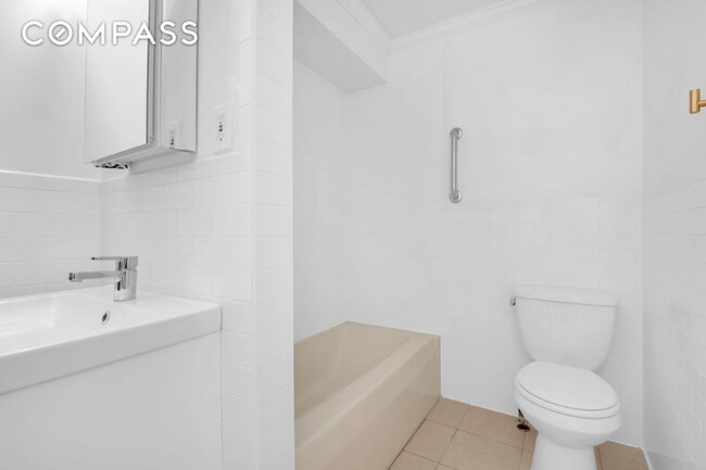 Foto del edificio - 818 Putnam Ave