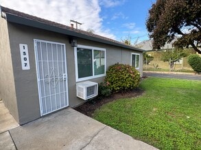 Building Photo - 1507 S Cherokee Ln