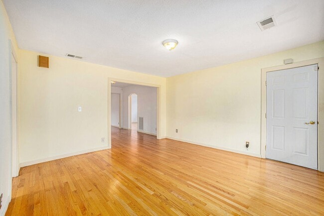 Building Photo - 3006 Otis Dr