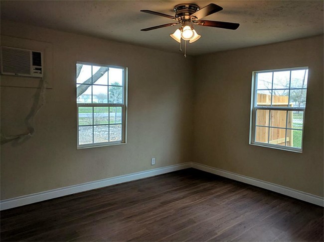 Building Photo - 9310 Redford Ave