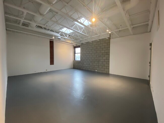 DORMITORIO 2 - 2110 Main St