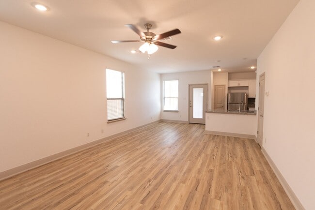 Building Photo - WELCOME HOME TO MAGNOLIA VILLAGE AT CINCO ...