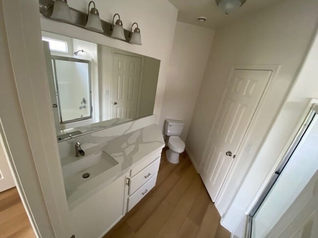 Building Photo - HOUSE