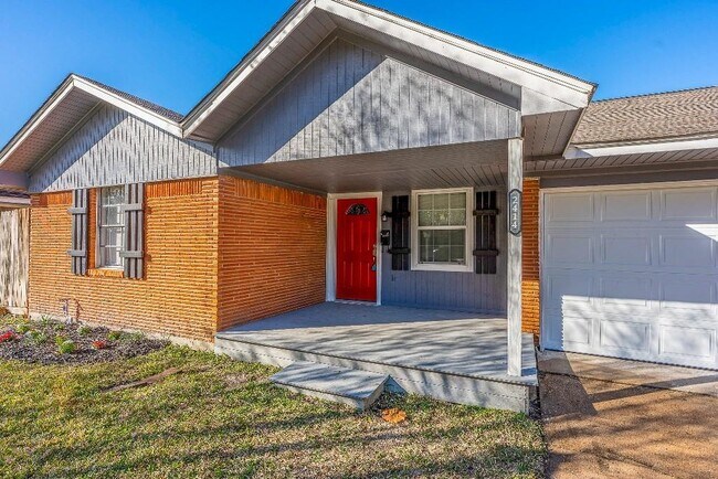 Building Photo - 2414 Dewberry Ln