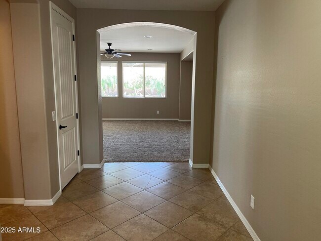 Building Photo - 2680 E Lodgepole Dr