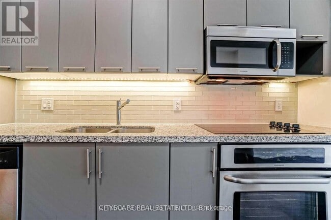 Building Photo - 555 Wilson Ave