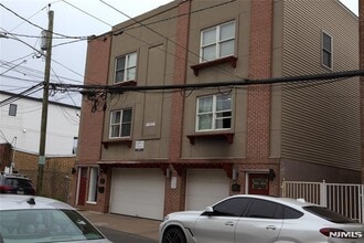 Building Photo - 6805 Meadowview Ave