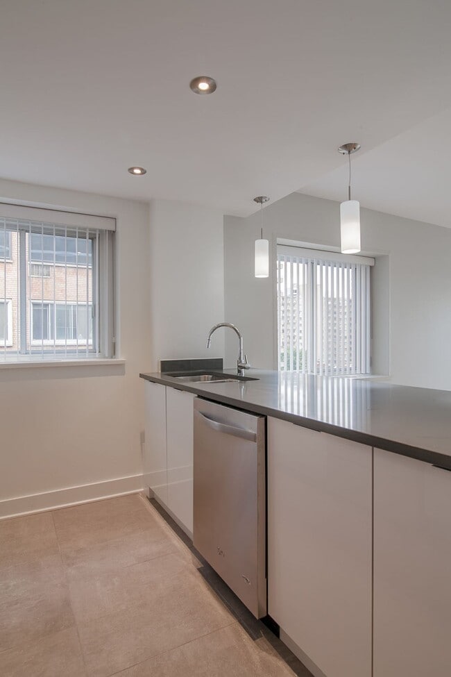 Building Photo - 3435 Rue Drummond