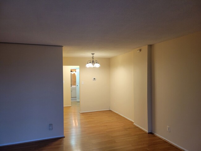 Foto del edificio - Lovely Studio Condo Unit in Rockville!