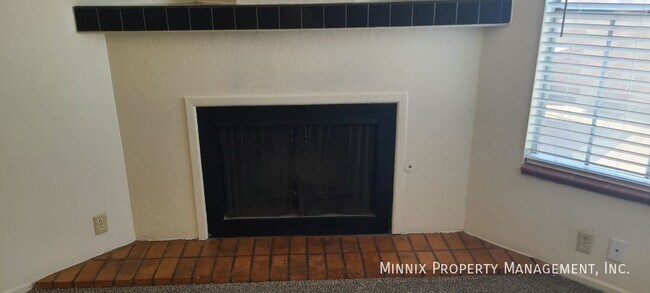 Building Photo - 1904 Midland Dr