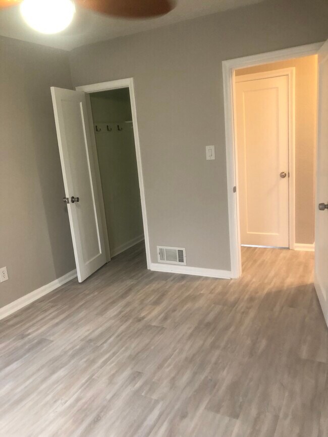 Building Photo - 1475 W 4800 S