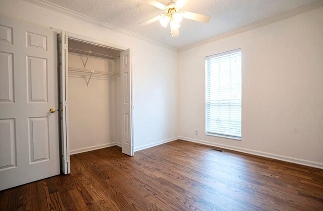 Foto del edificio - 101 Heathcote Ct