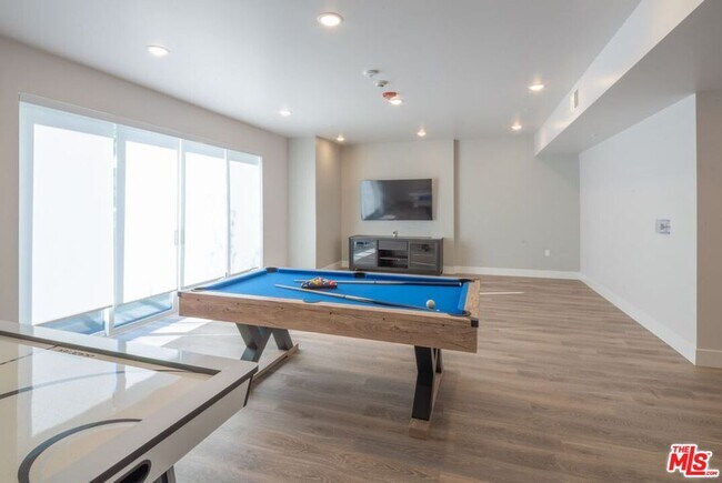 Foto del edificio - 3672 Jasmine Ave