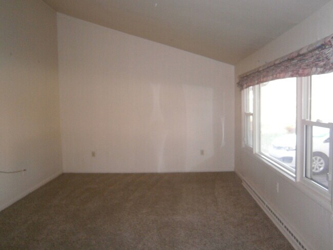 Building Photo - 3 Bedroom House in York Suburban School Di...