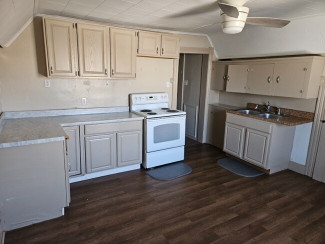 Foto del edificio - 211-211 E 2nd St