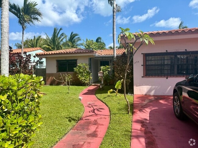 Building Photo - 1398 Normandy Dr