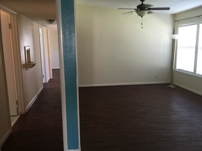 Foto del edificio - 942 Hazel Dr