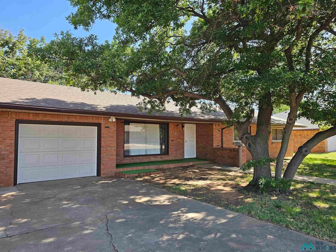 Foto principal - 521 John Doe St