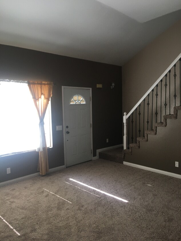 2237 S Fern Ave Unit C, Ontario, CA 91762 Condo for Rent in Ontario