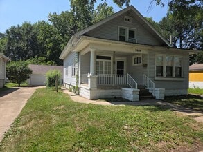 Building Photo - 2809 N California Ave