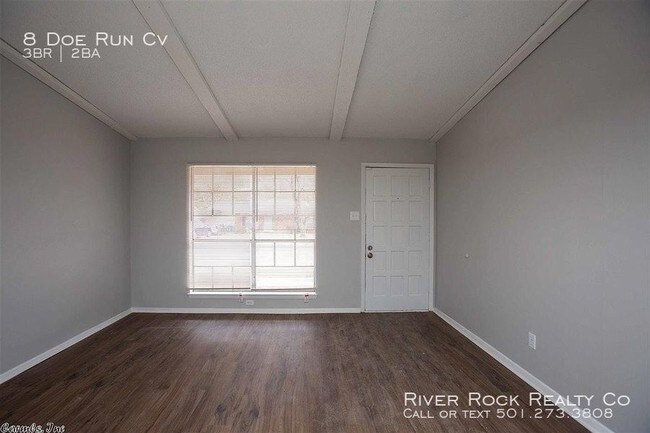Building Photo - 8 Doe Run Cv - 3 beds, 1 full and 1 half bath