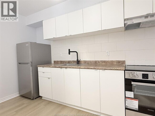 Photo du bâtiment - 1989 Wyandotte St W