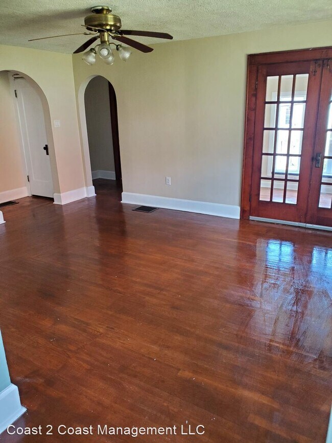 Foto del edificio - 3 br, 1 bath House - 537 Virginia Avenue
