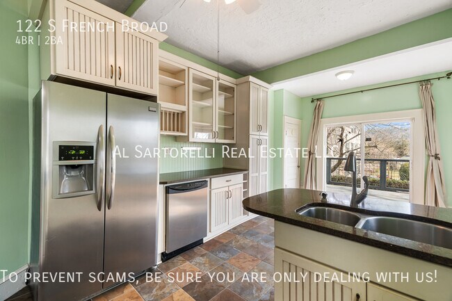 Foto del edificio - 122 S French Broad Ave