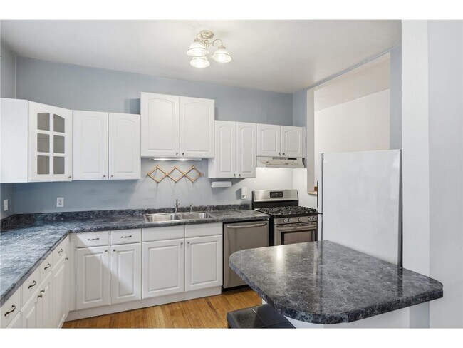 Foto del edificio - 3721 Grand Ave S