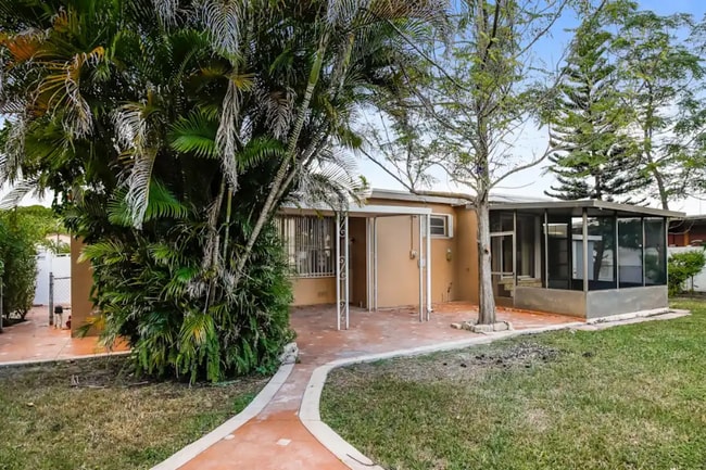 Foto del edificio - 8084 SW 33rd Terrace