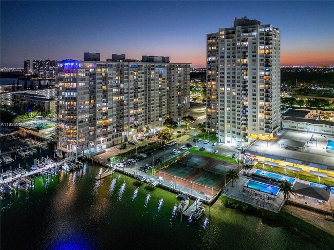 Building Photo - 18081 Biscayne Blvd