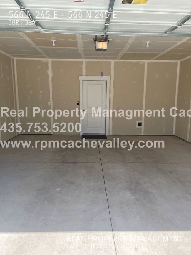 Building Photo - 566 N 245 E