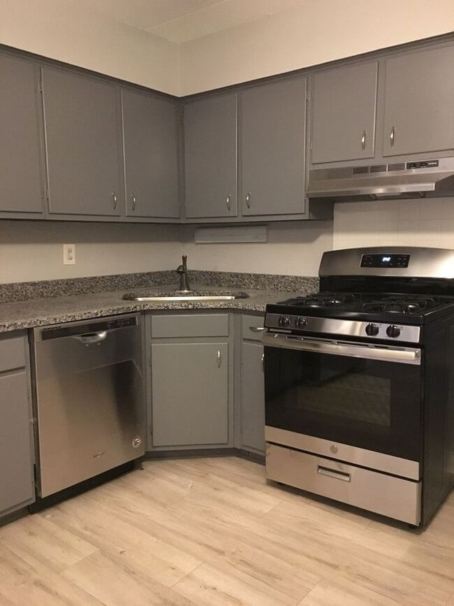 Building Photo - 10302 S Komensky Ave