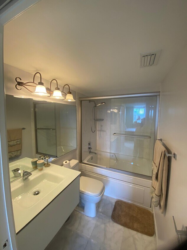 Foto principal - 19501 W Country Club Dr