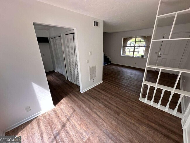 Building Photo - 1071 Laurel Ln NW