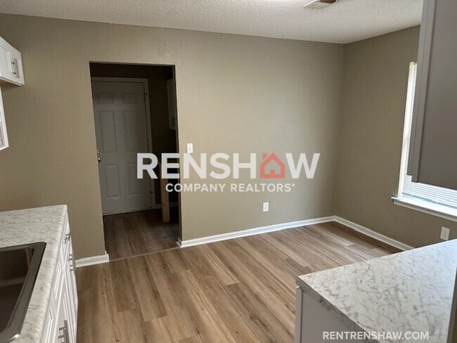 Foto del edificio - Charming 4 bedroom 2 1/2 Bath In Raleigh!