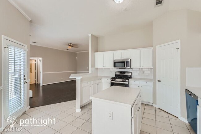 Foto del edificio - 3 br, 2 bath House - 204 W Willow Creek Dr...