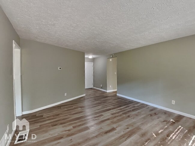 Building Photo - 370 Dot Dr