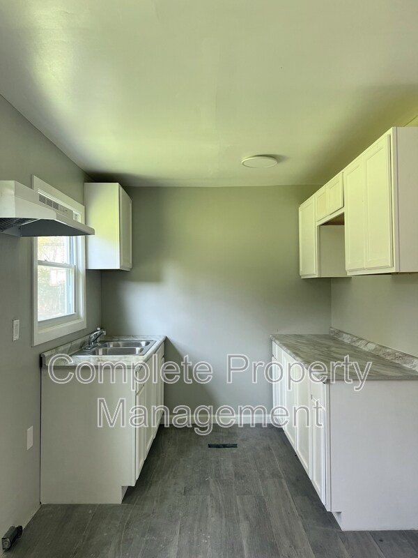 Building Photo - 2432 Ishkooda Rd SW