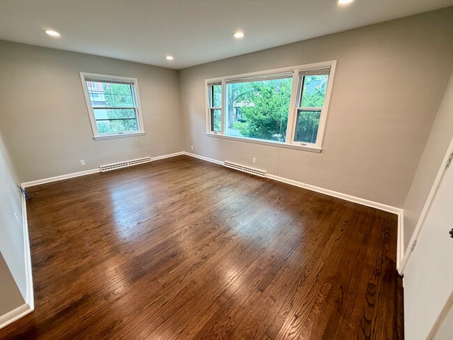 Building Photo - 2987 S Clement Ave