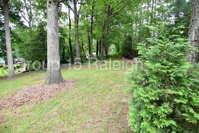 Building Photo - 3208 Pinecrest Dr