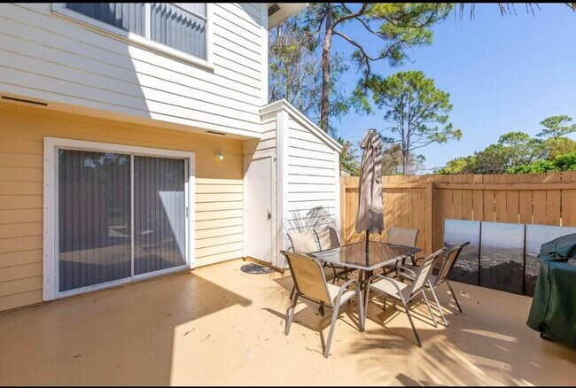 Foto del edificio - 13765 Bottlebrush Ct
