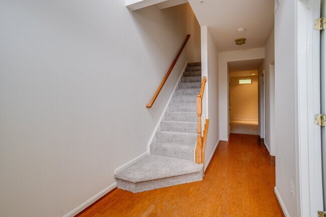 Foto del edificio - 103 Buttonwood Ct