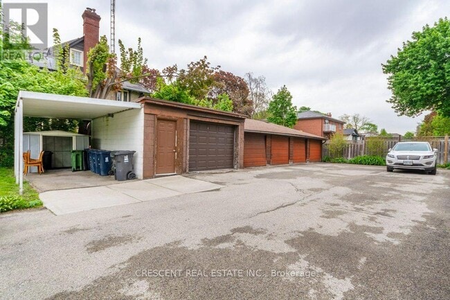 Building Photo - 180-180 Queens Dr